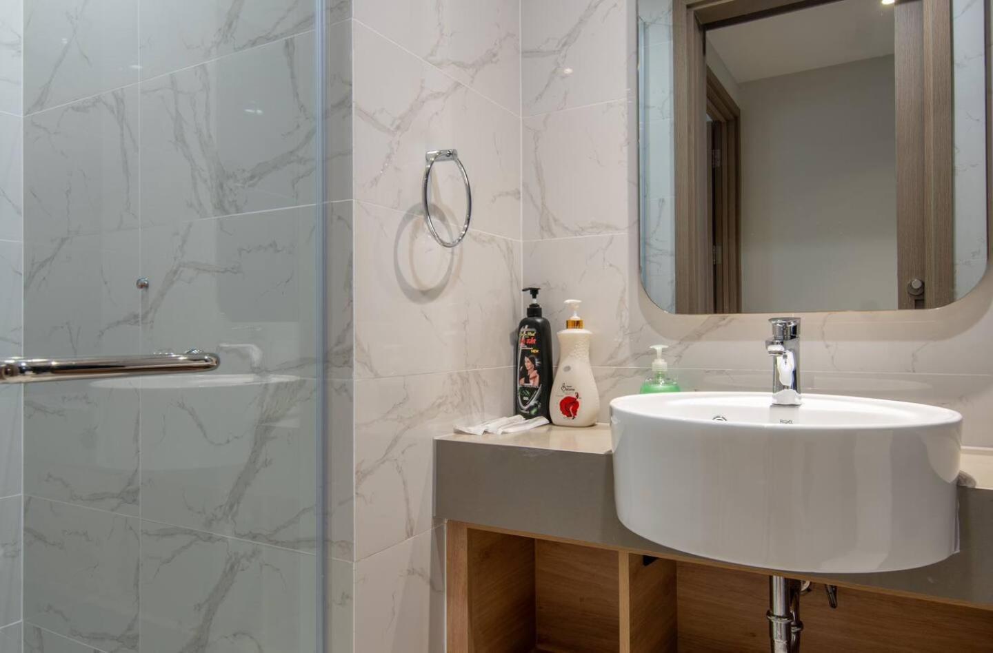 Luxury 2 Or 3Br Apartment In Dist 1 N Pool, Gym, Airport Pickup Хошимин Экстерьер фото