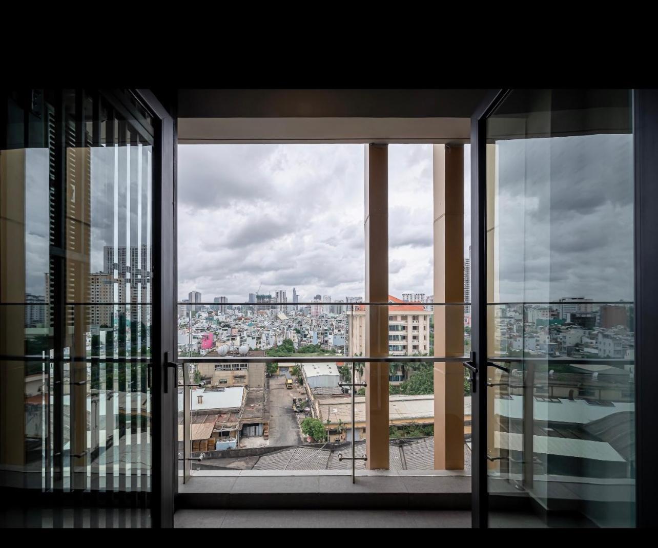 Luxury 2 Or 3Br Apartment In Dist 1 N Pool, Gym, Airport Pickup Хошимин Экстерьер фото