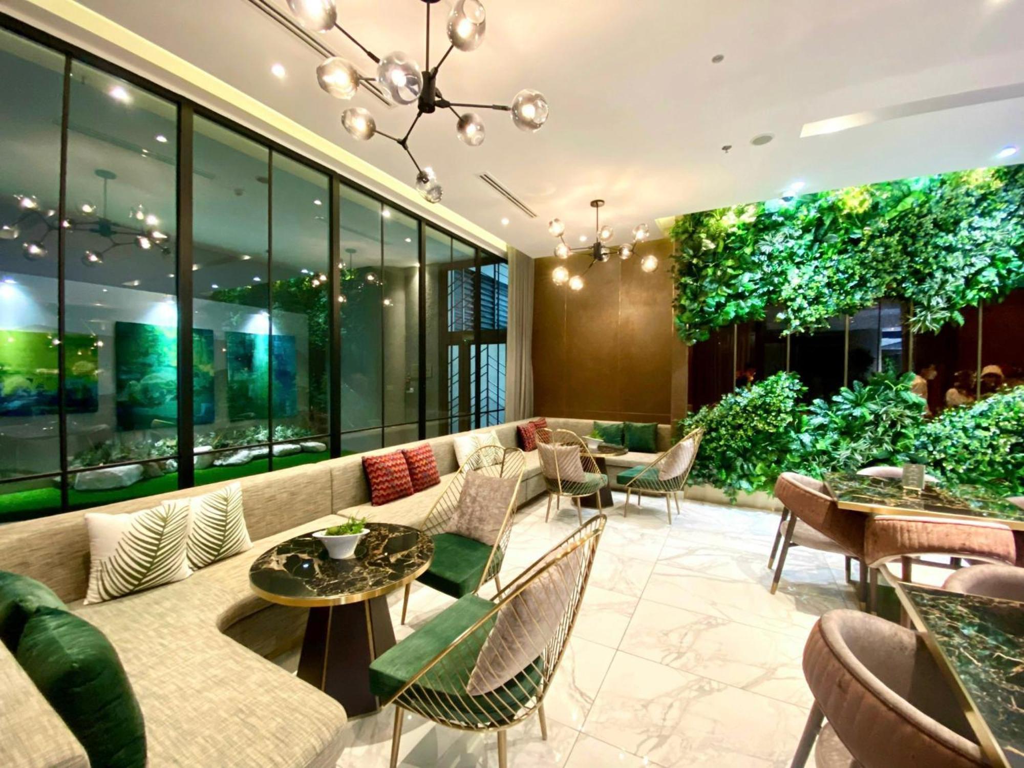 Luxury 2 Or 3Br Apartment In Dist 1 N Pool, Gym, Airport Pickup Хошимин Экстерьер фото