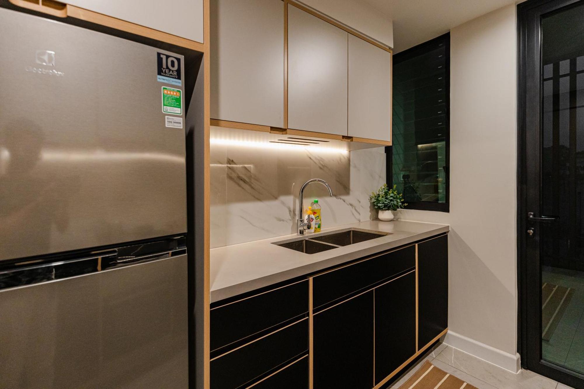 Luxury 2 Or 3Br Apartment In Dist 1 N Pool, Gym, Airport Pickup Хошимин Экстерьер фото